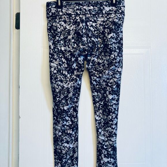 FABLETICS Powerhold Mid Rise Legging Print‎ Medium - Picture 2 of 9